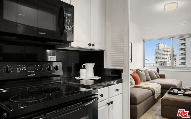 Building Photo - 10450 Wilshire Blvd