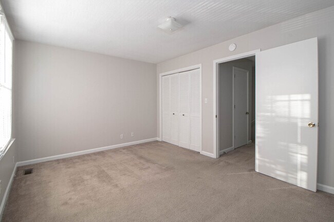 Building Photo - 814 Golf View Pl