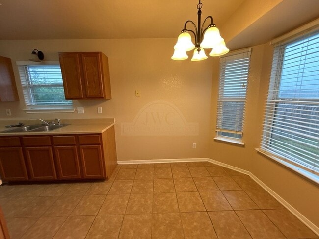 Building Photo - 2505 Southwood Dr