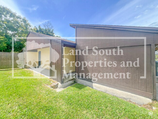 Building Photo - 331 Lake Harris Dr