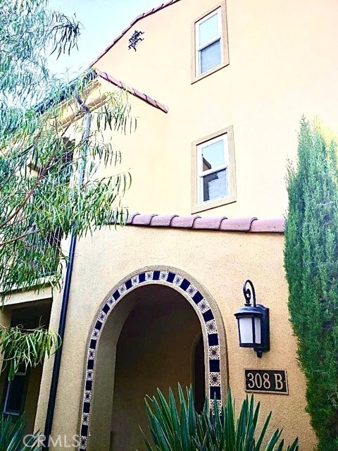 Building Photo - 308 S Arroyo Dr