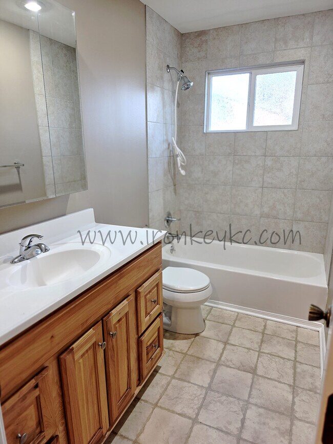 Building Photo - 10176 Haskins St