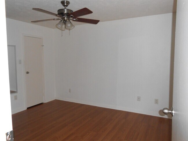Building Photo - 2750 Holly Hall St