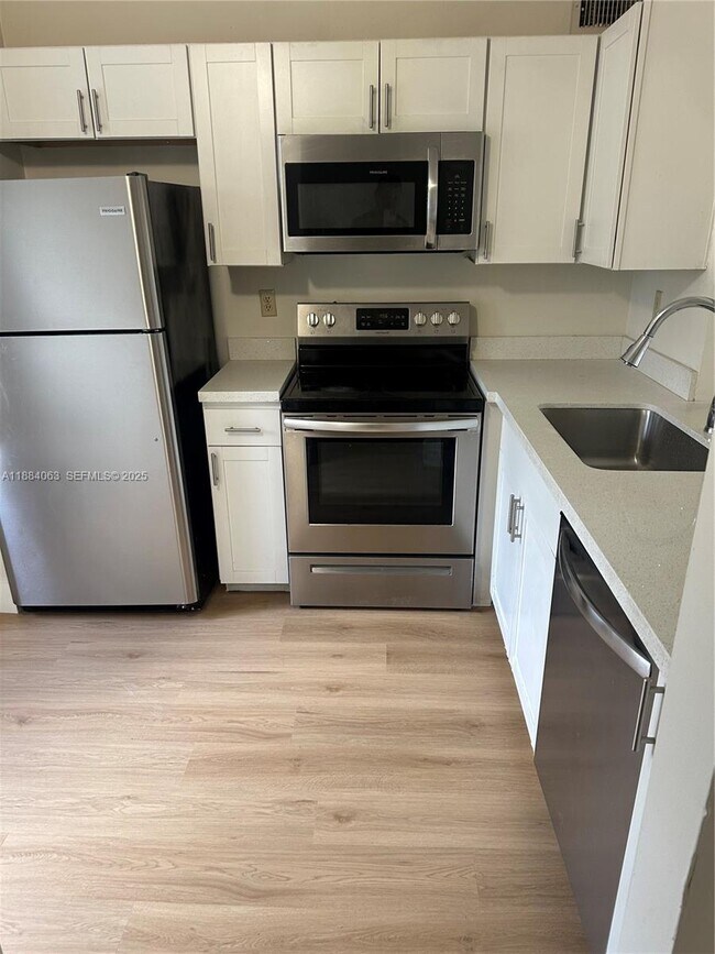 Building Photo - 130 NW 60th Ave