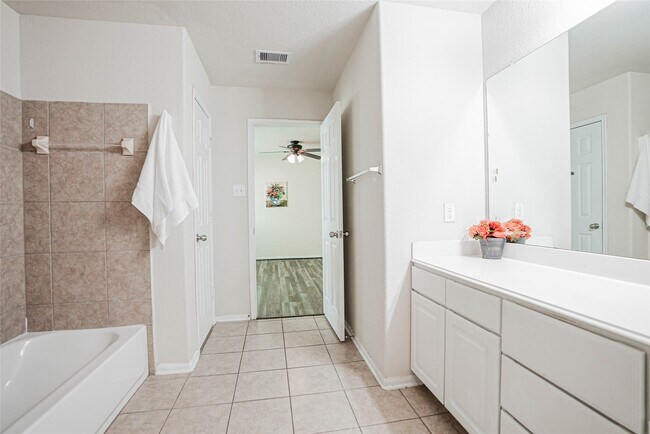 Building Photo - 3050 Thicket Path Way