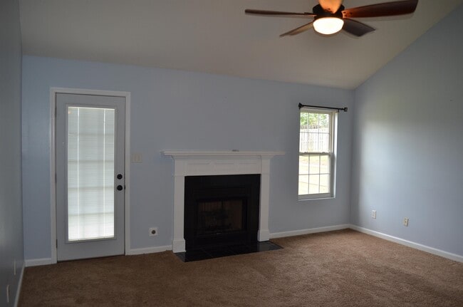 Building Photo - 638 Devon Rd