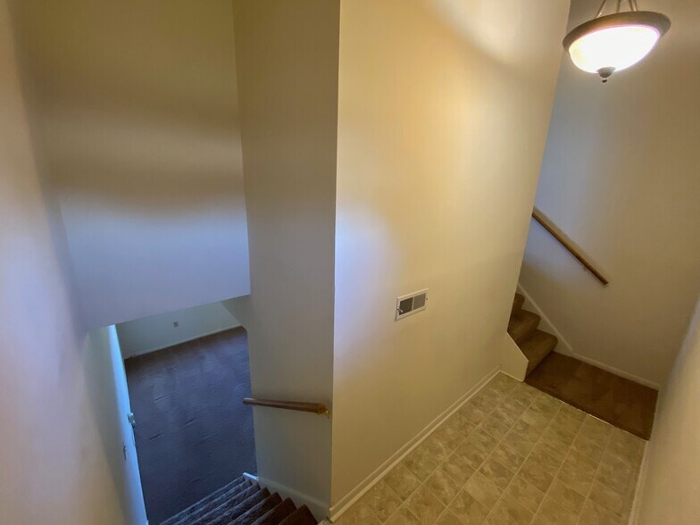 Building Photo - 816 trustway ct