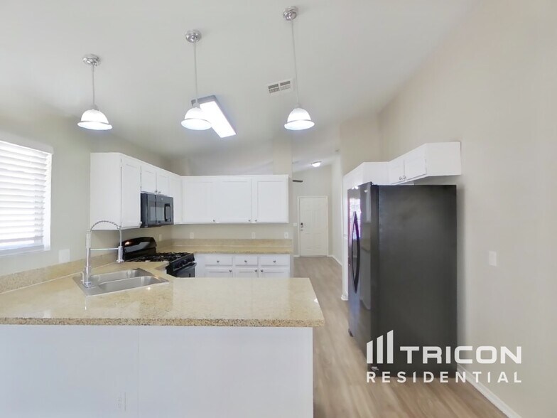 Building Photo - 6375 Cranberry Ln