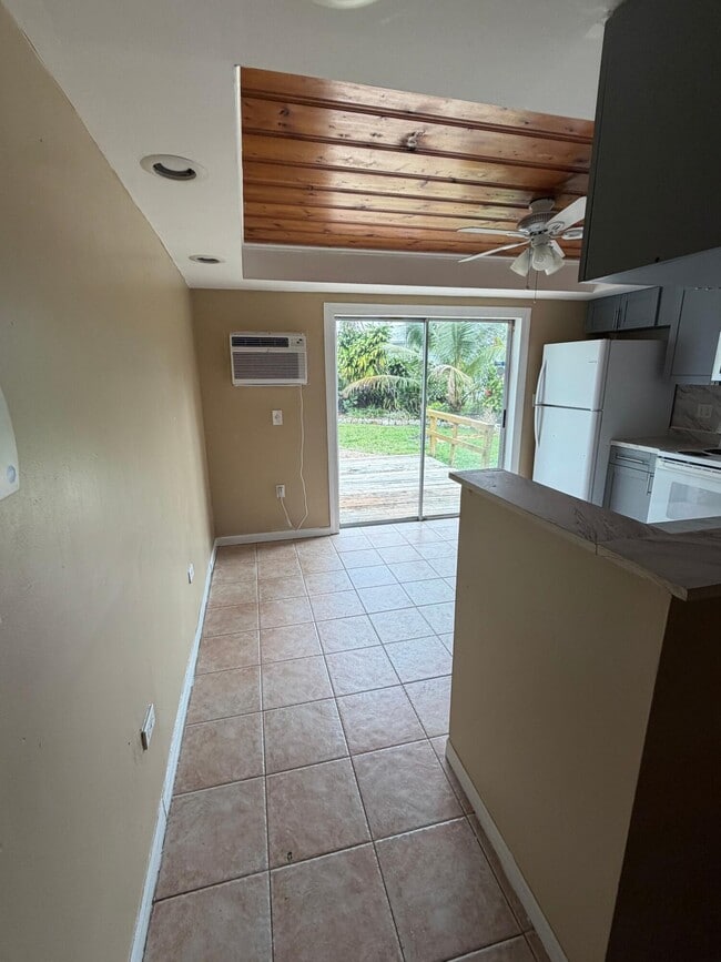 Building Photo - 5601 Pierce St