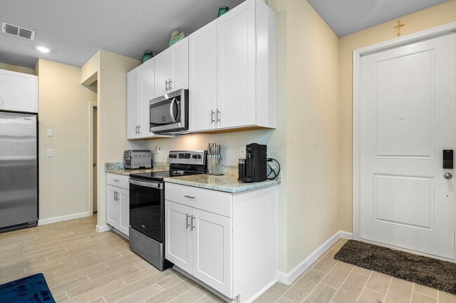 Building Photo - 5623 Enclave Dr