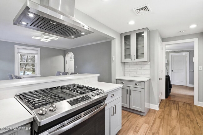 Building Photo - 416 Roosevelt Ave