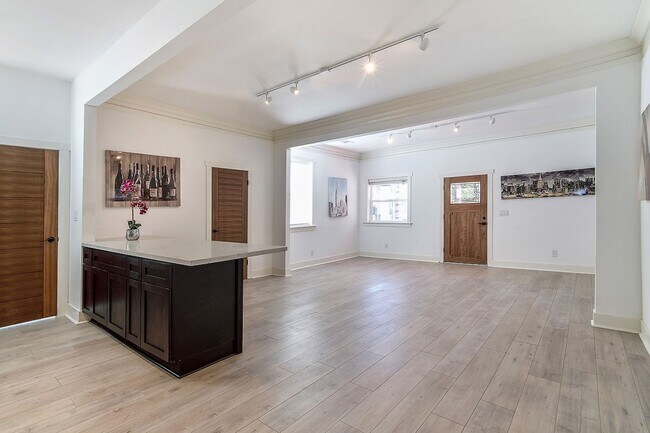 Building Photo - St. Louis Duplex