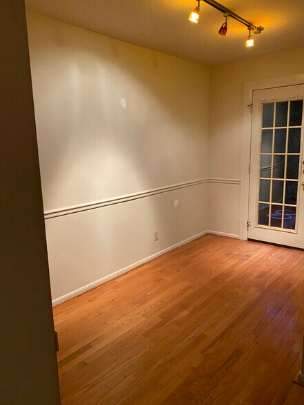 Dining area - 4641 28th Rd S
