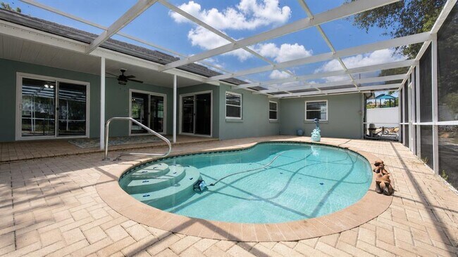 Building Photo - 2469 Lackland Ave