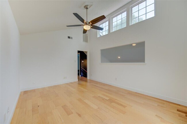 Building Photo - 13902 Briarhills Pkwy
