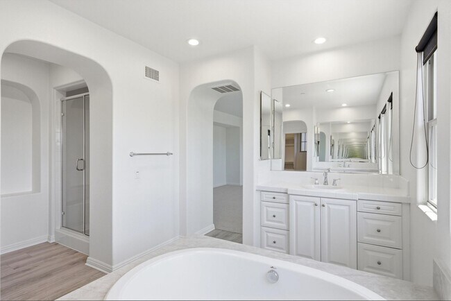 Building Photo - 40 Paseo Lerida