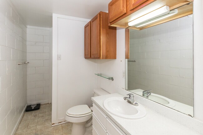 Building Photo - 4942 W 11th St