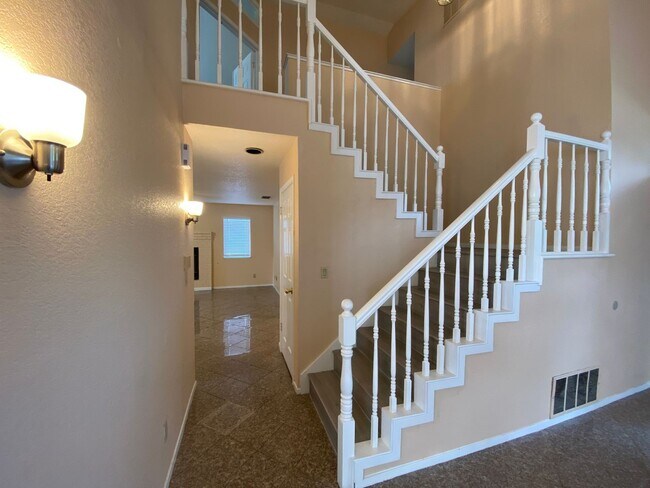 Building Photo - Spacious 2-Story in Laguna Park Village