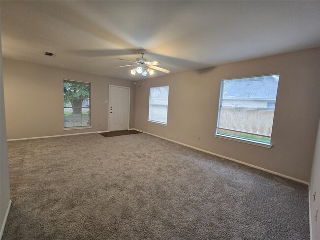 Building Photo - 16022 Old River Rd