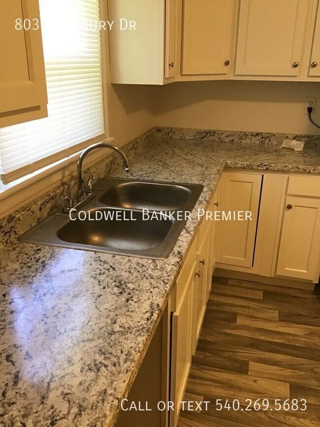 Building Photo - 8035 Danbury Dr