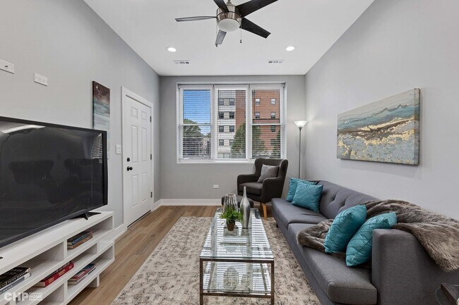 Building Photo - 5019 S Indiana Ave