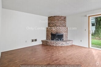 Building Photo - HUGE Backyard! Fencing Possible + 50% Off ...