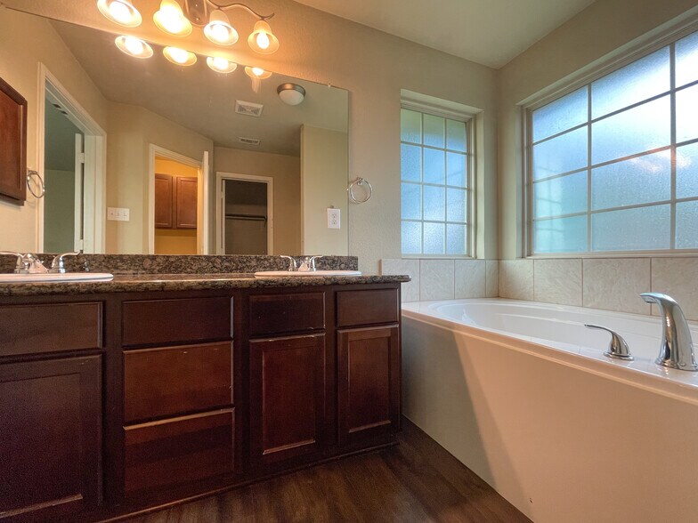Building Photo - 10304 Walley Way