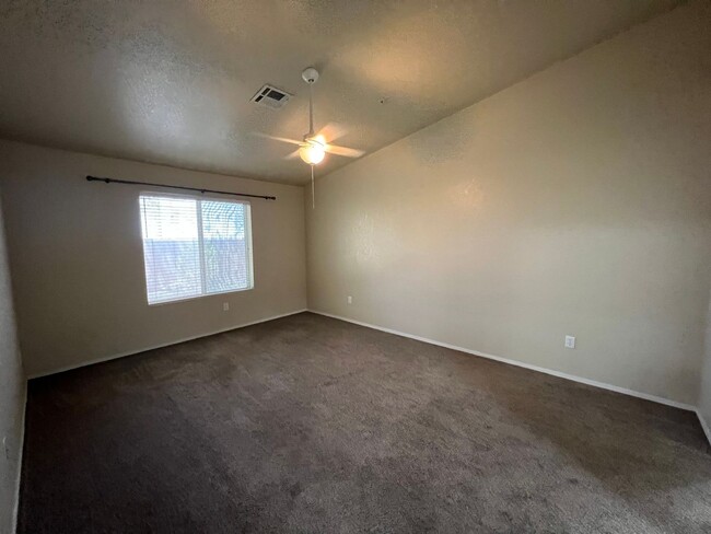 Building Photo - TOWNHOME IN SUNSET MTN VILLAS!