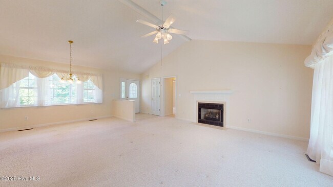 Building Photo - 2039 Royal Pines Dr