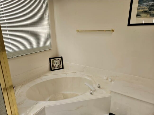 Building Photo - 2068 E Lago Grande Bay