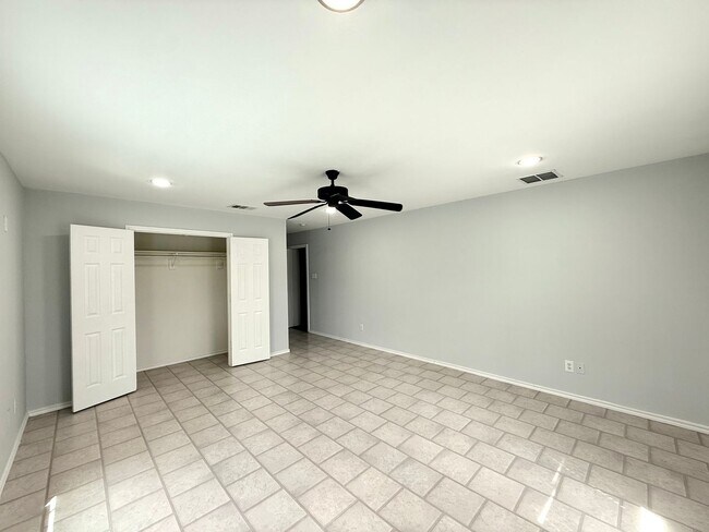 Building Photo - 1020-1022 Vera Court