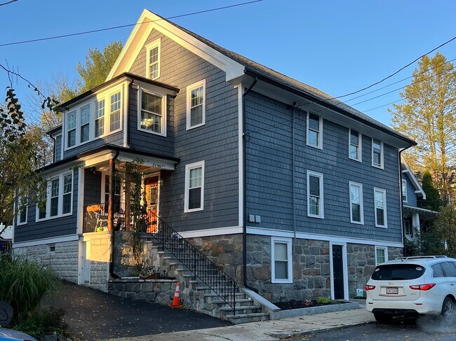 Building Photo - 98 Cornell St