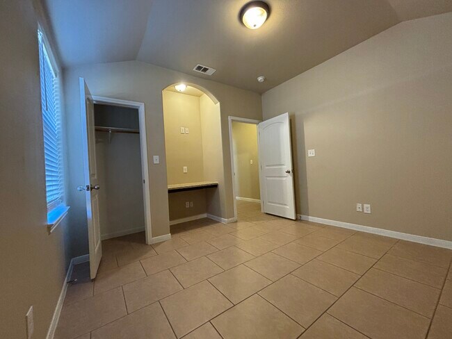 Building Photo - 4510 Cambridge Dr