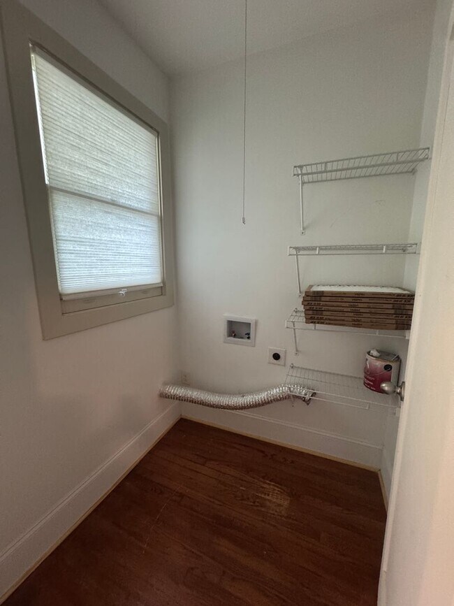 Building Photo - Gorgeous Studio Apartment in Downtown Raleigh