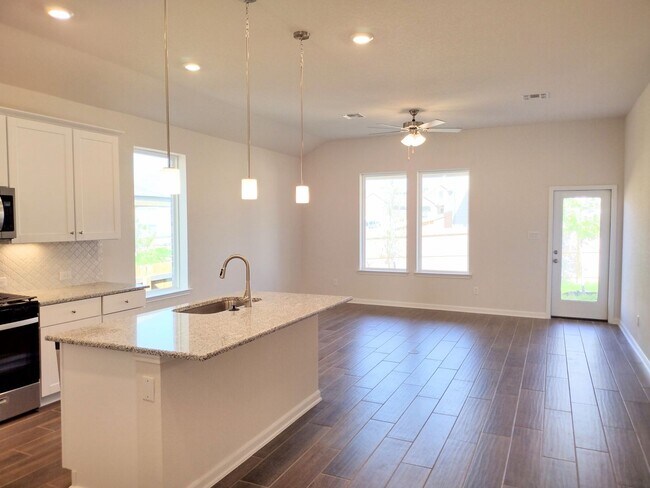 Building Photo - Beautiful 4 bedroom new build, it is a must see!!