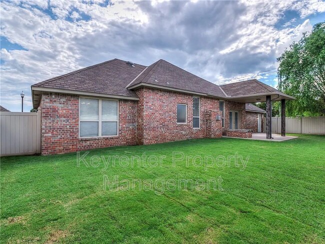 Building Photo - 16501 Moorgate Ln
