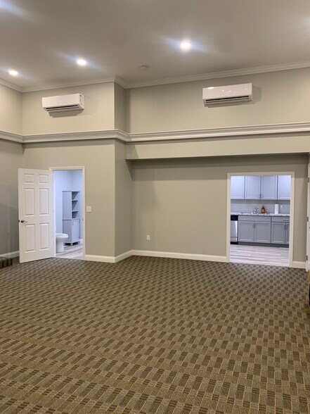 Living space - 2727 N 5th Street Hwy