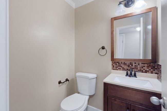 Building Photo - Ideal Niceville Location!