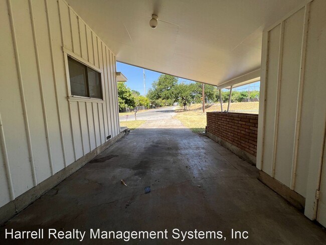 Building Photo - 3 br, 1.5 bath House - 1937 Hilltop Dr.