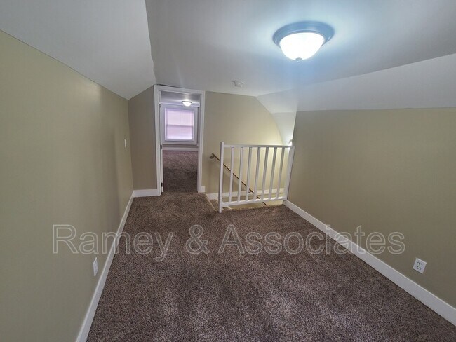 Building Photo - 1627 Catalpa St