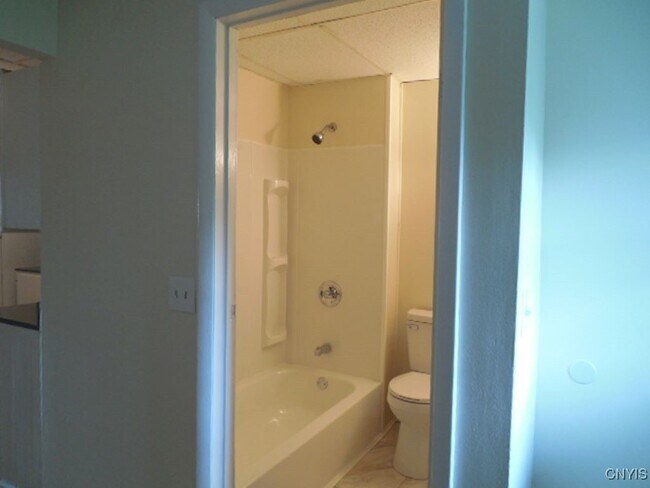 Building Photo - 835 Ann St