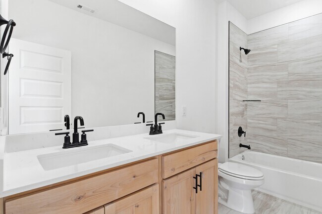 Building Photo - 1810 E Fiji St