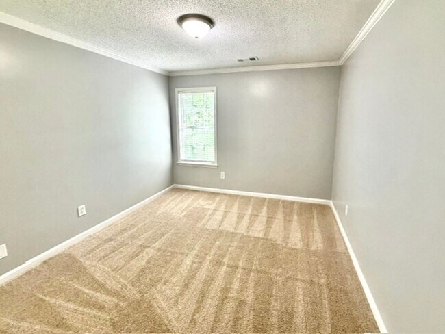 Building Photo - 8611 High Cotton Cove