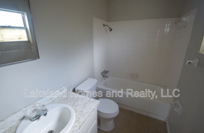 Building Photo - 115 Leelon Rd