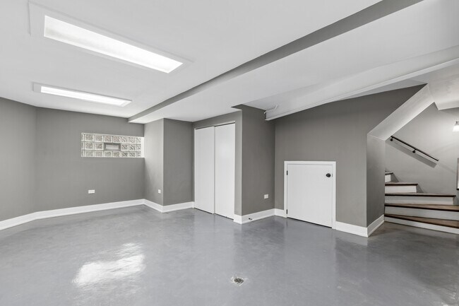 Building Photo - 8210 S Marshfield Ave
