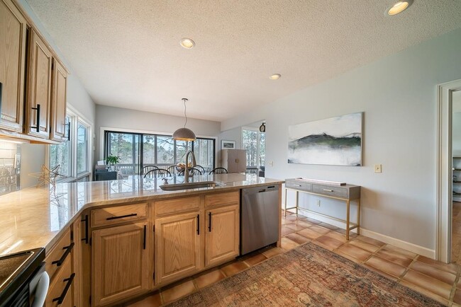 Building Photo - 1900 Snug Harbor Dr