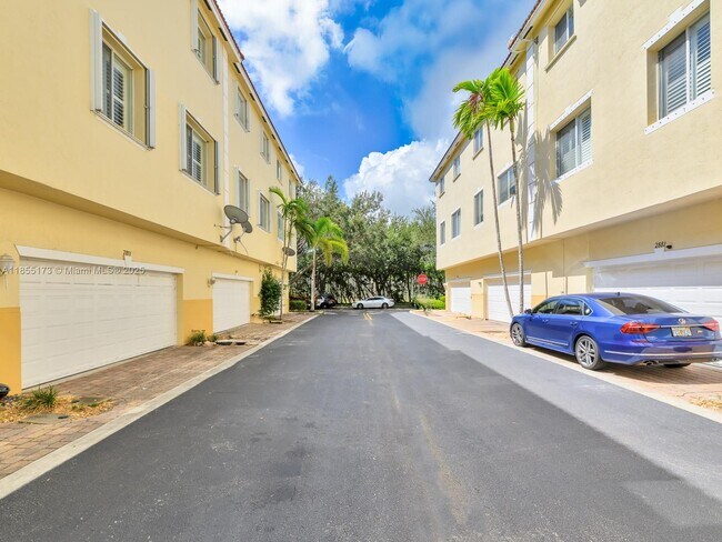 Building Photo - 2891 S Greenleaf Cir