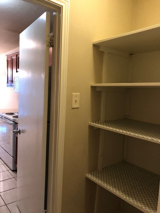 Building Photo - Azalea Terrace Townhome
