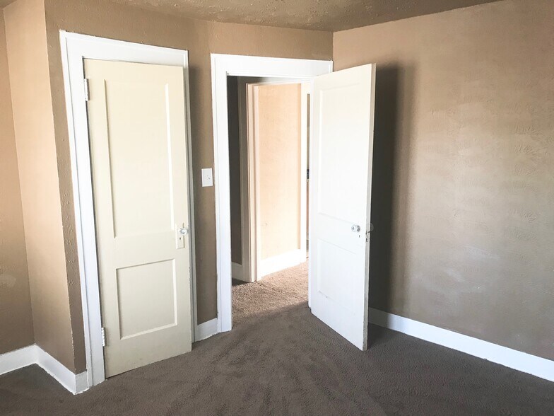 Building Photo - 1665 Cliffview Rd