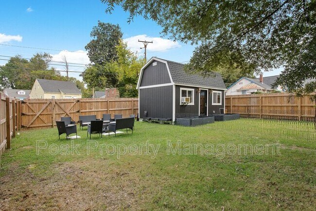 Building Photo - 2616 Redwood Ave